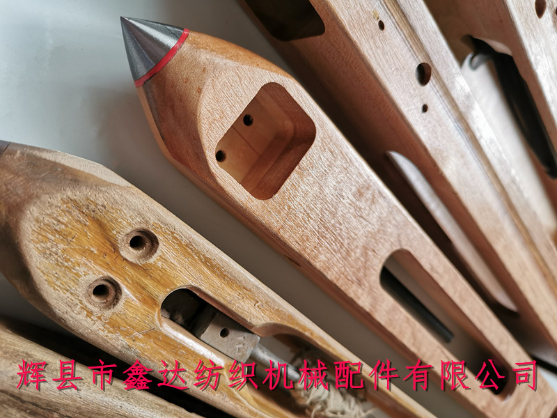 Comparison of textile wooden shuttles Comparison of Handmade Wood Shuttle Materials in Textile Equipment Images